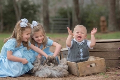 siblings-and-some-bunny-loving-photographer