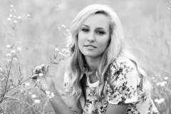 senior-photographer-wildflowers