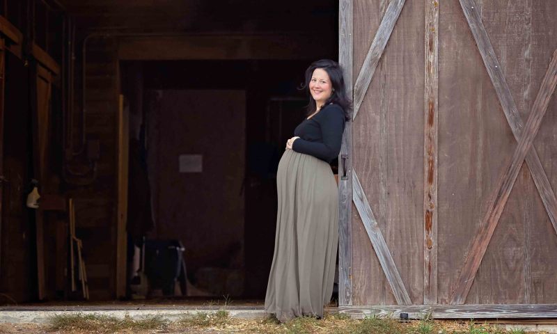 maternity-farm-barn-door