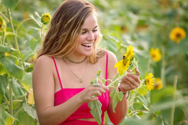 Senior-Girl-Sunflower