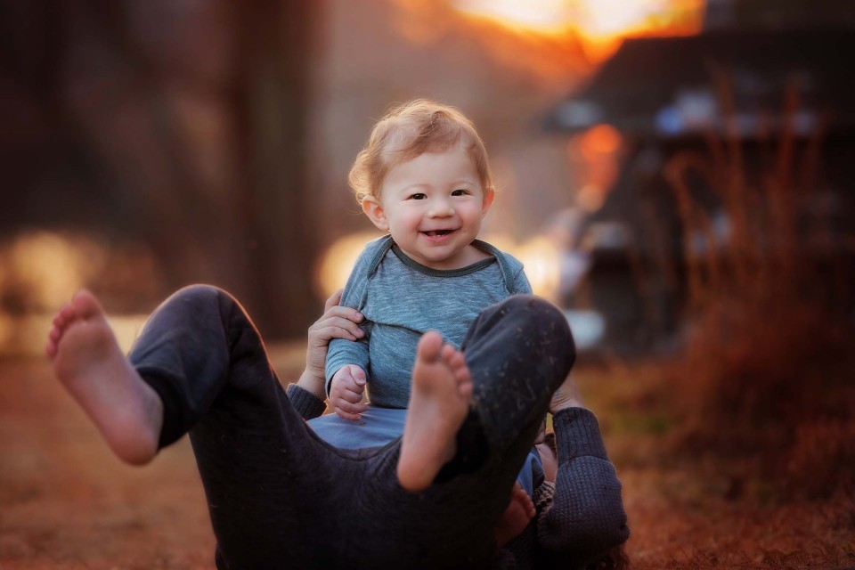 boy-and-silly-brother-river-photographer