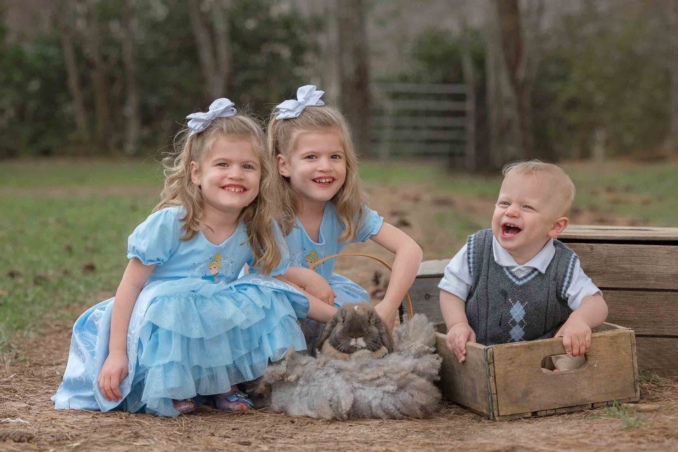 bunny-snuggles-north-atlanta-child-photographer