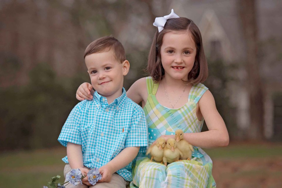 siblings-holding-ducklings-north-atlanta-photographer