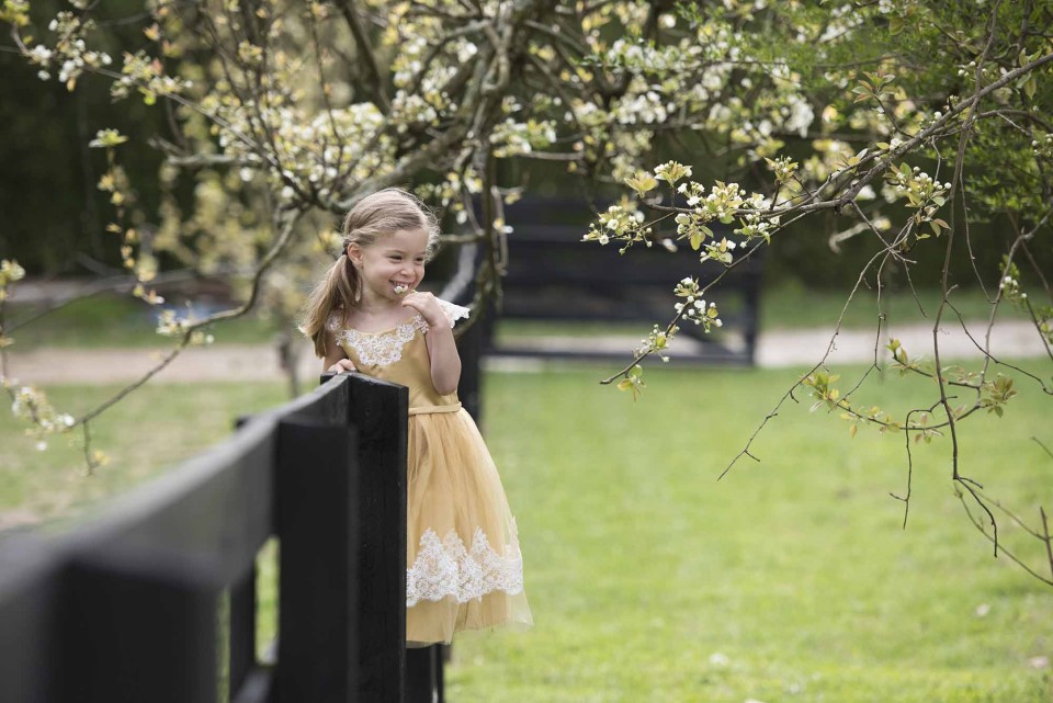 alpharetta-child-and-flower-photography