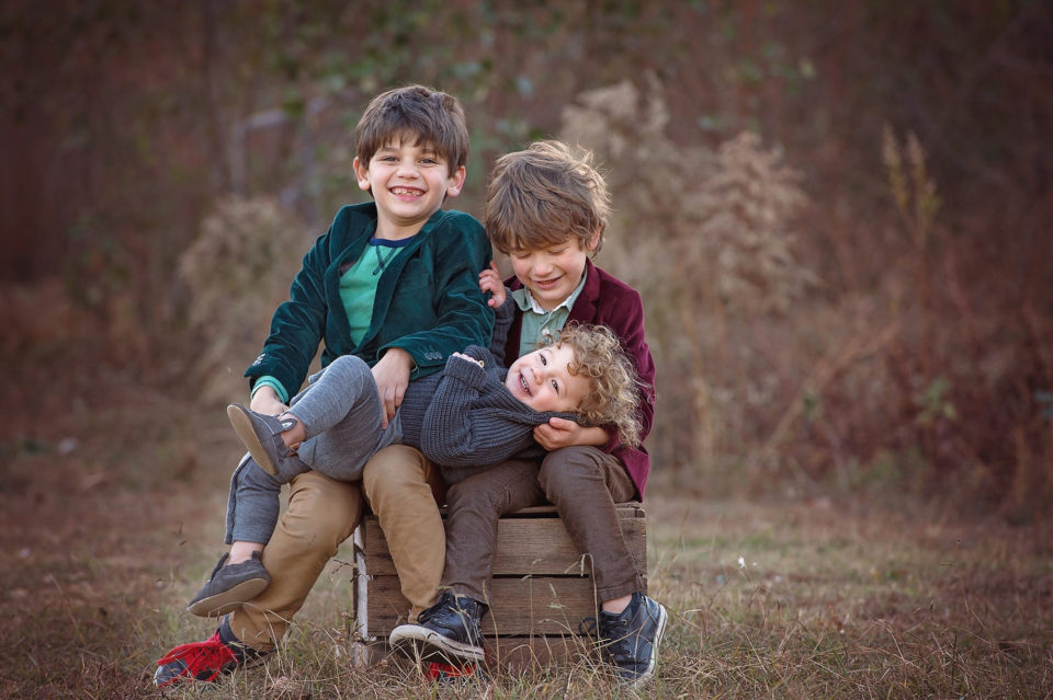 Family-Holiday-Photography-Sibling-Tickles-1-960x639.jpg